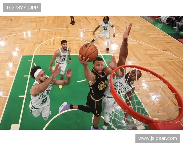 库里率领勇士新赛季豪取连胜全队状态火热冲击总冠军