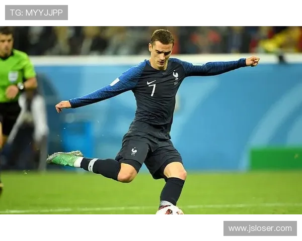 伯恩利安东尼的成长轨迹与足球生涯发展全景解读