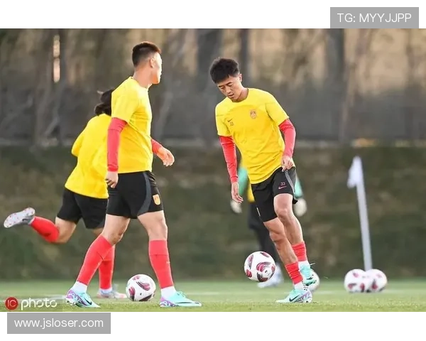 中国足球队备战亚洲杯 重点提升防守与进攻配合状态