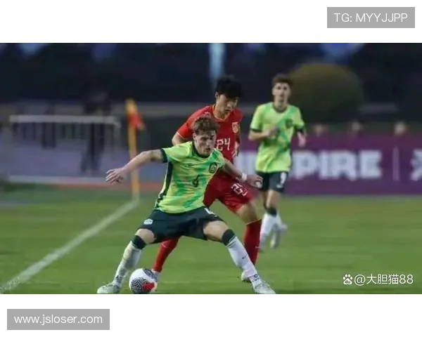 国足热身赛惜败劲旅 球员状态回暖展现新战术打法