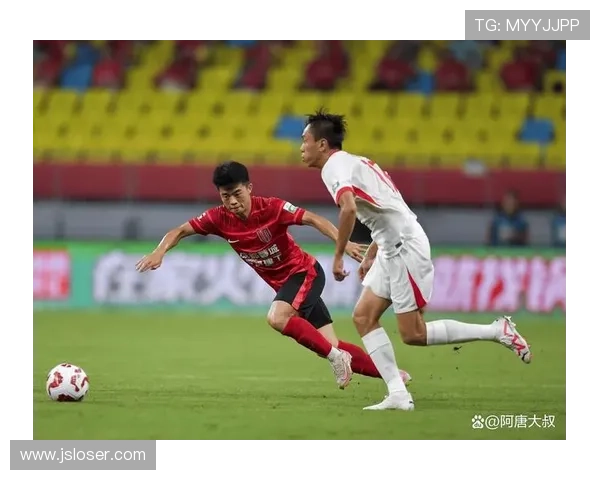 中国足球联赛迎来新赛季 多支球队加强引援力争争冠之路