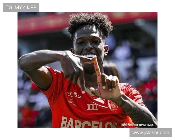 里尔俱乐部宣布新任主帅上任并签约四名新援 力求提升下赛季竞争力